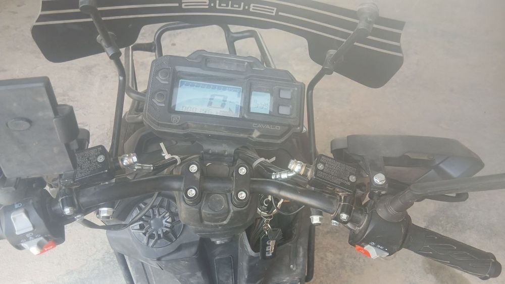 Tank sukutir benzenda qora rang yangi