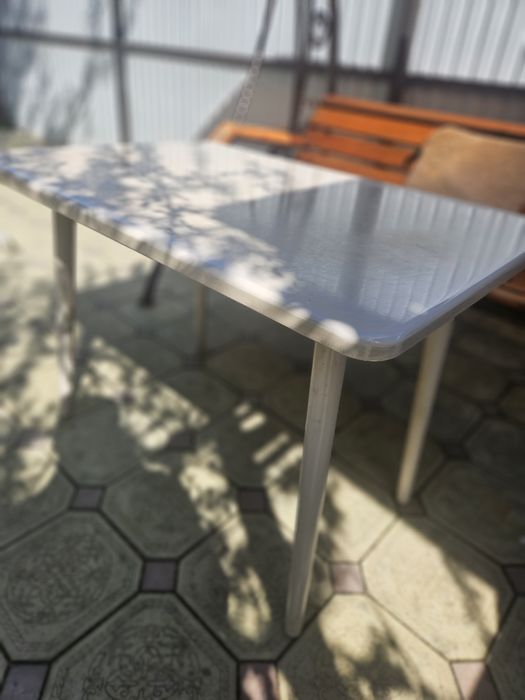 Продам кухонный стол