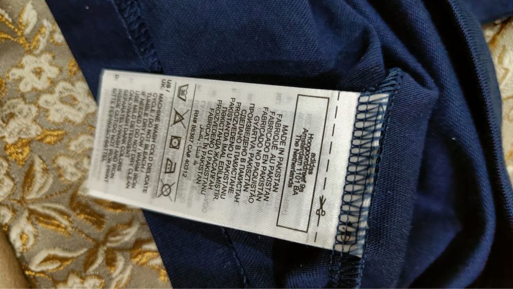 Новая футьолка adidas