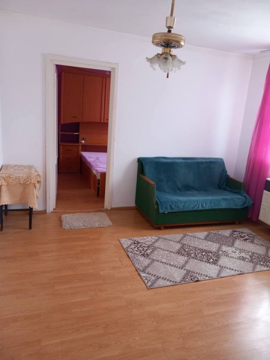 De închiriat apartament cu 2 camere etajul 3