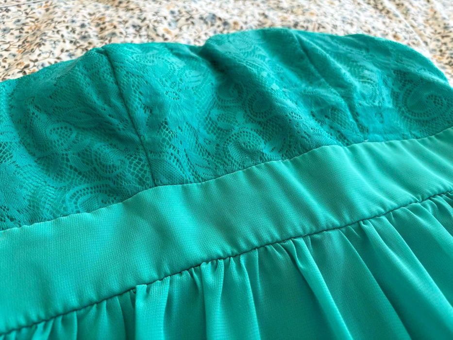 Зелена рокля без презрамки