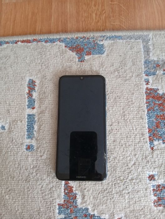Huawei Y6 2019 телефон