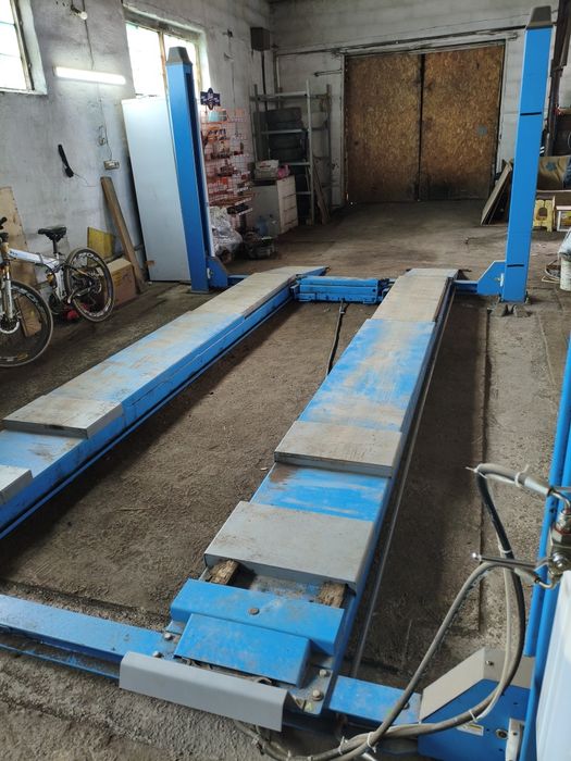 Подъёмник четырех стоечный