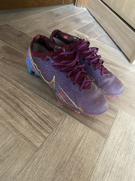 Футбольные бутсы