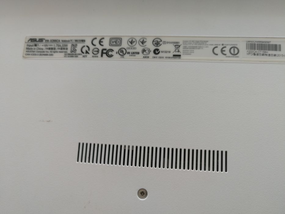 Лаптоп Asus X200CA