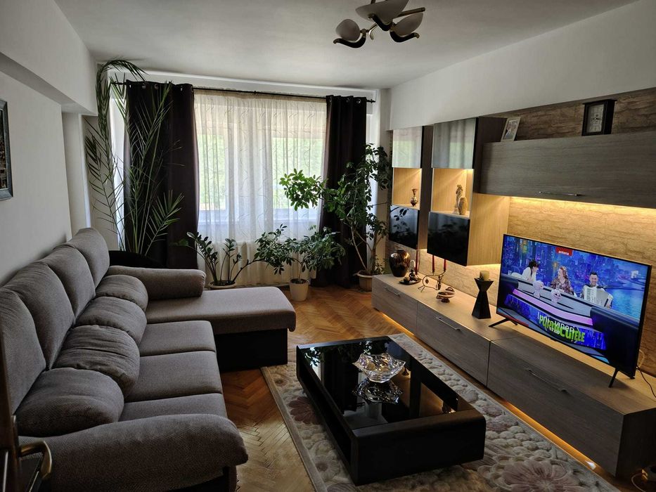 DE VÂNZARE / ELADÓ – Apartament 3 camere / 3 szobás lakás complet utilat și mobilat / Teljesen bútorozott és gépesített