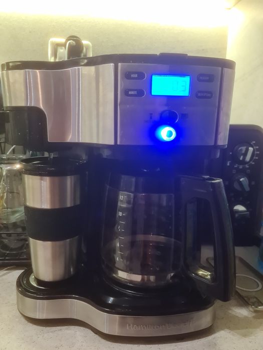 Шварц Кафе машина Hamilton Beach с двойна система за приготвяне, 1,8L