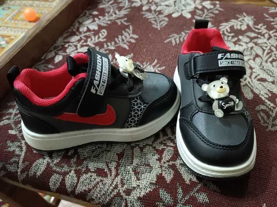 Детские кроссовки