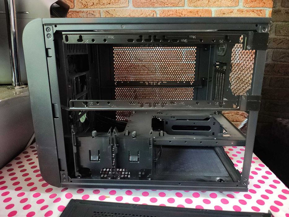 Carcasa PC Thermaltake Core V21 Cube.