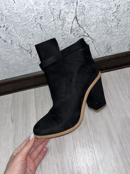 Сапожки на каблуке