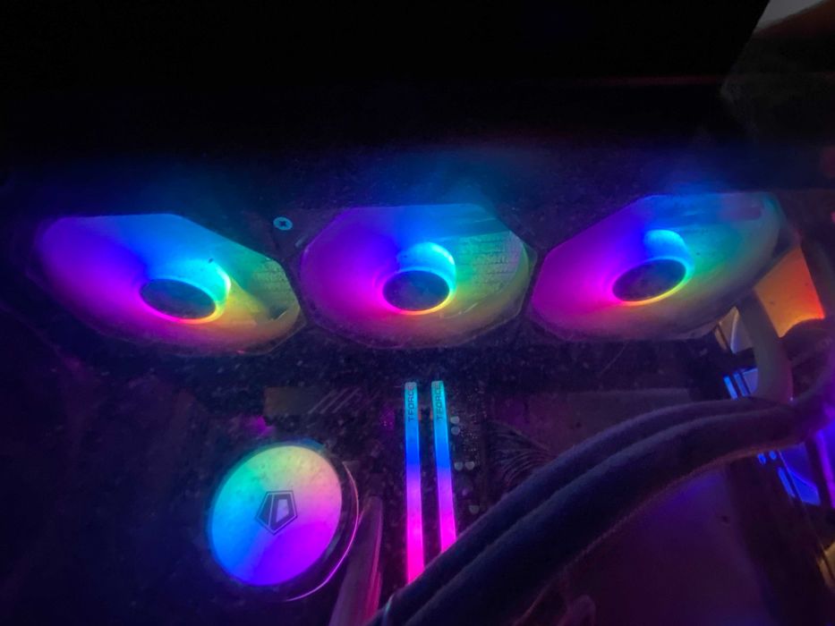 Мошный пк совсеми комплектуюшеми