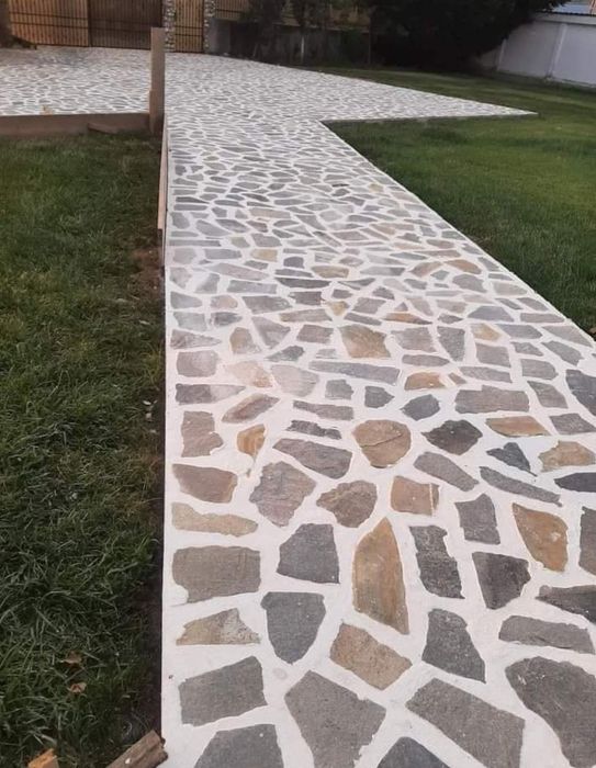 Gazon rulou și piatra naturala