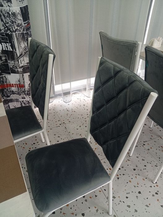 Продается стол, стулья