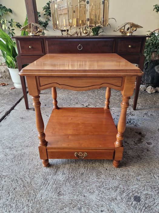 Уникална антикварна дизайнерска шведска масичка масив