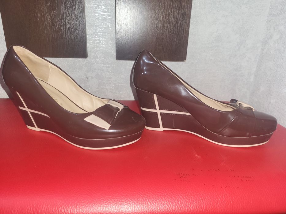 Продаются женские туфли