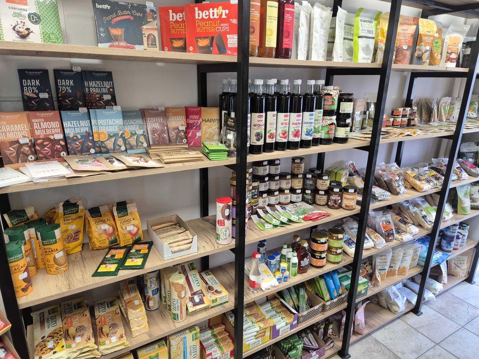 Продава се бизнес магазин и сладкарска работилница Вкусно Здраве