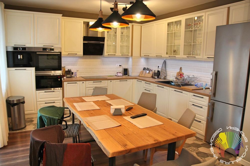 Дава се под наем Тристаен апартамент в Бургас, Център - 124 кв.м за 1122 € - Снимка #4