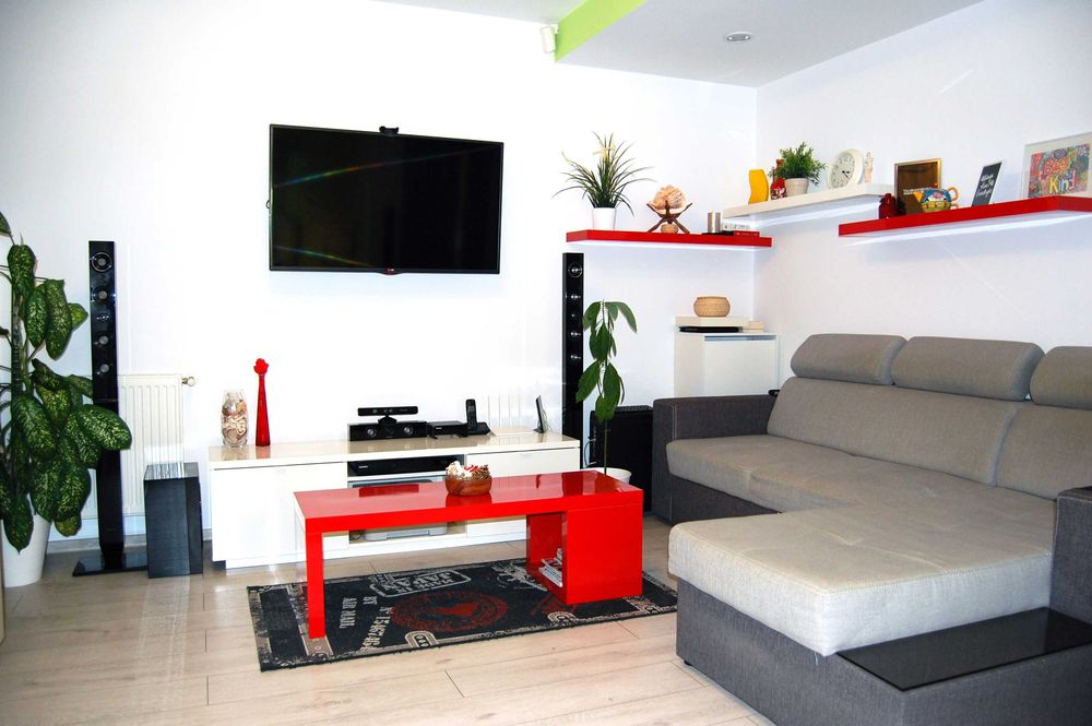 Apartament 3 camere de vanzare cu doua parcari si gradina generoasa - zona Sesul de sus Floresti