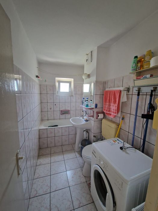 Vând apartament cu 2 camere!