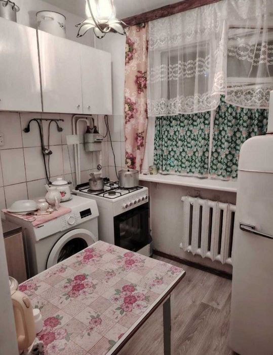 Продам 2 комн квартиру в центре