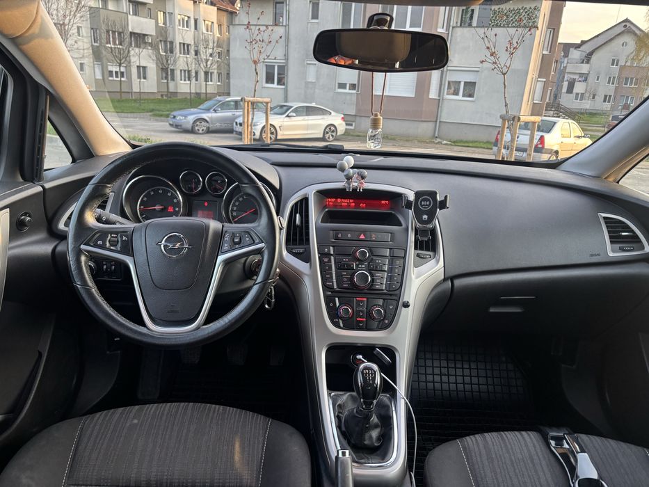 Vănd Opel Astra J 1.6 MPI