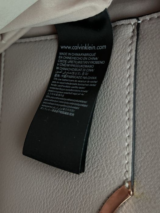 Продавам Calvin Klein чанта - пепел от рози