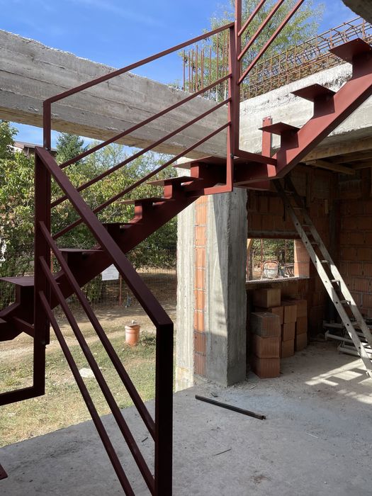 Confectionam garduri, porti, pergola, copertina, foisor, pavilion