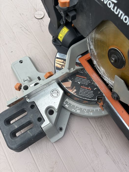 Ferastrau circular de masa