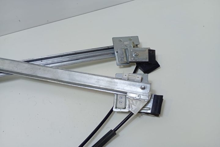 Macara dreapta fata  cu motoras Mercedes-Benz Vito W639