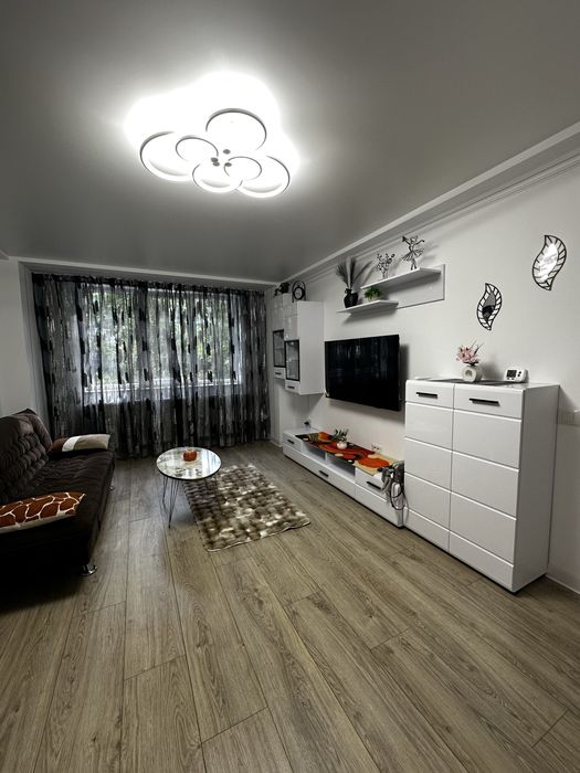 Vand apartament 2 camere, la cheie