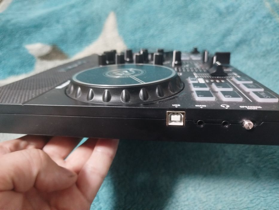 Диджейский контроллер Numark Party mix Live