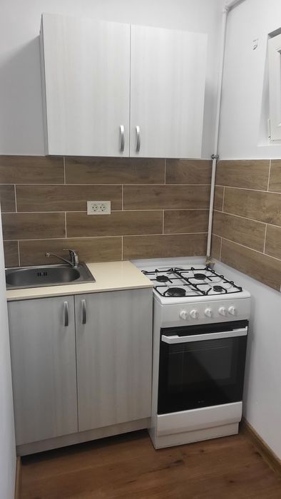 Închiriez garsoniera confort 3