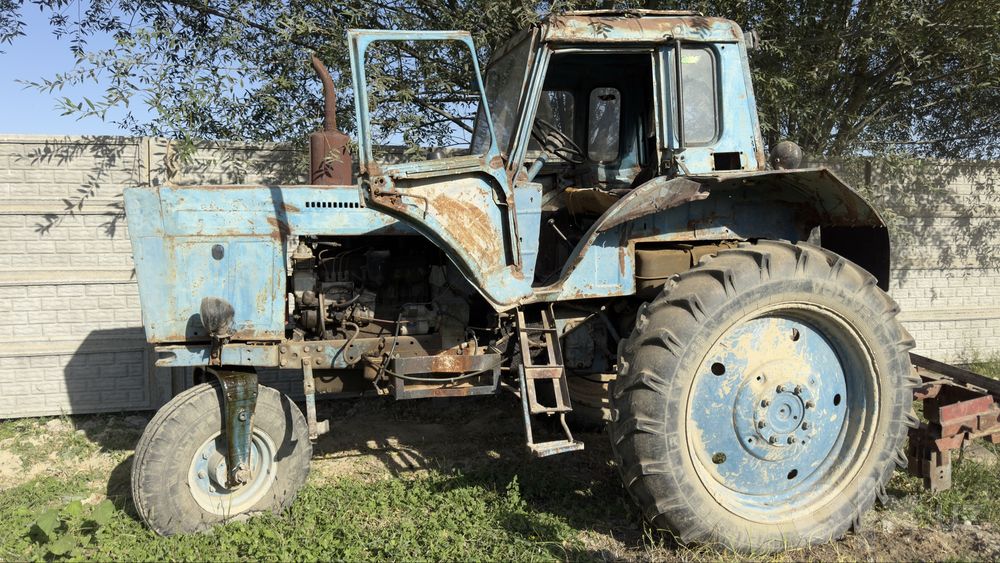 Traktor sotiladi