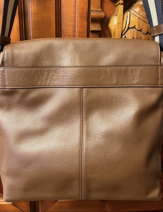 Geantă bărbați Coach nouă, originală, dimensiuni 33cm x 30cm.