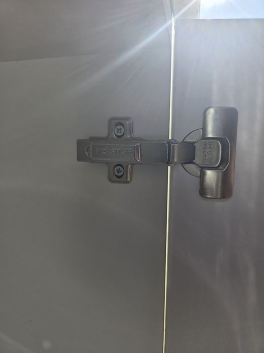 Луксозен италянски  скрин /комод/с полиуретаново покритие