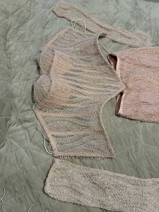 Corset, maneci si fusta datela pietricele