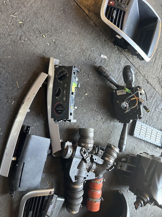 Интериор, климатроник , табло, волан и жабка за Пежо 207  2005- 2010