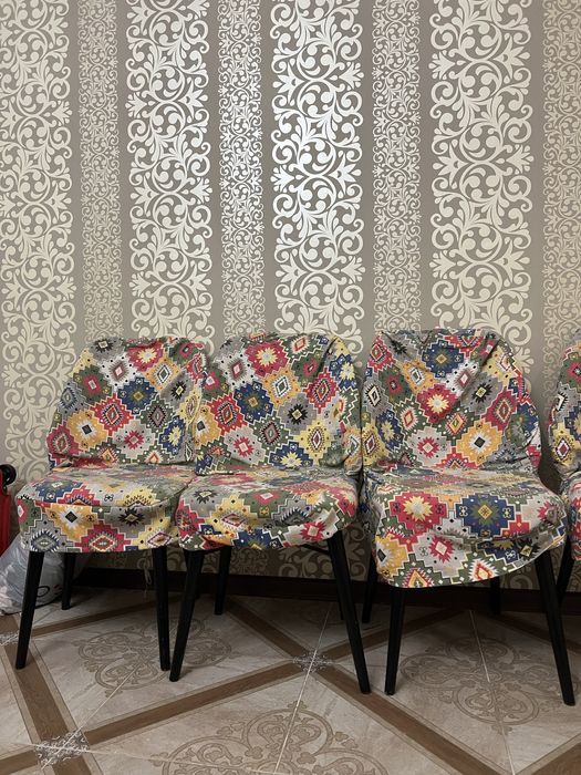 Стол и стулья