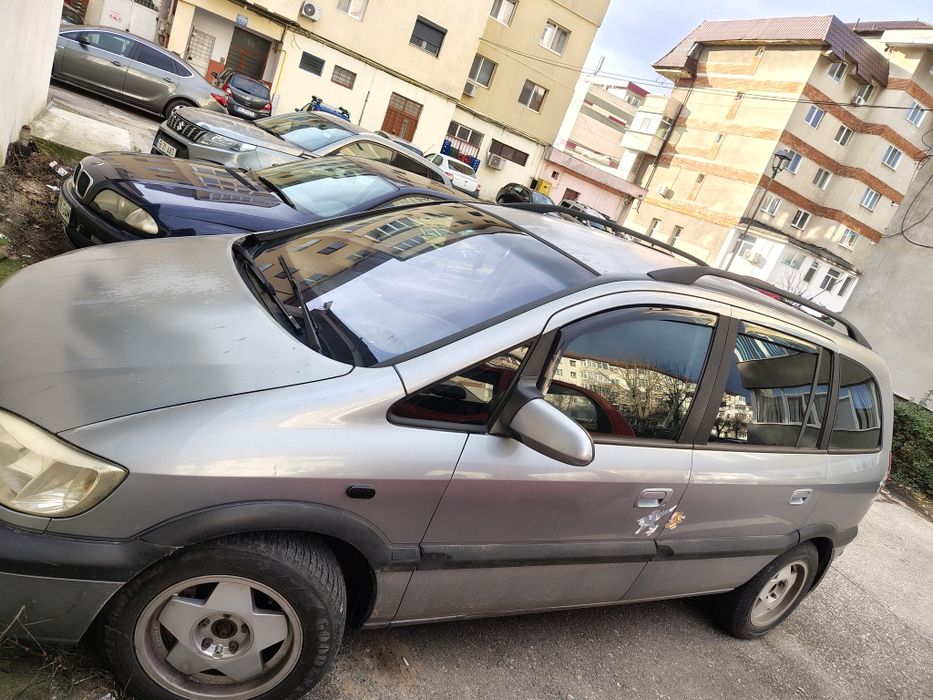 Vând Opel Zafira a 2.0dti pentru piese sau reparat