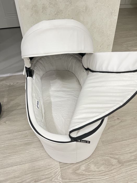 Коляска 2в1 в отличном состоянии срочно