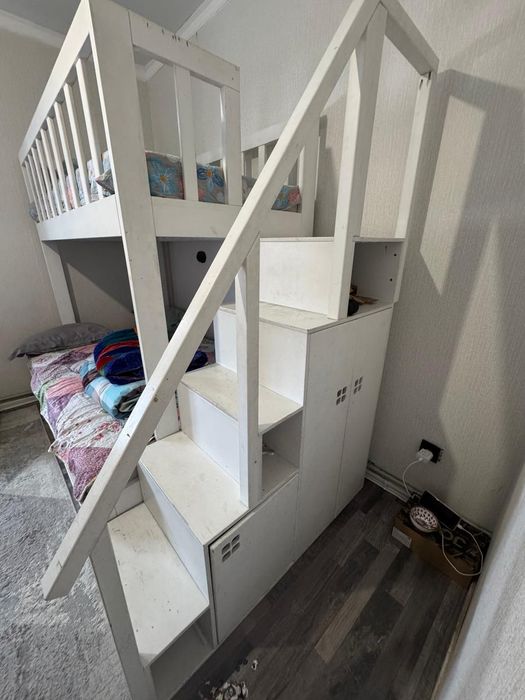 Двухъярусная кровать