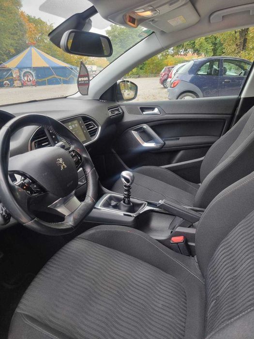 Peugeot 308 1.6 безнин 125к.с. 2014г.