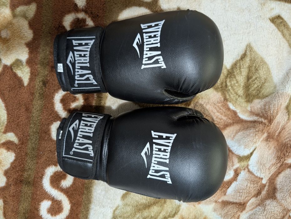 Боксерские перчатки