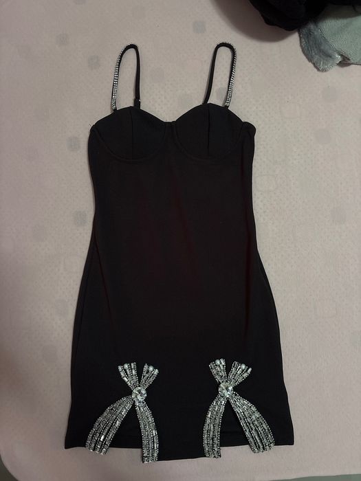 Елегантна рокля с камъни