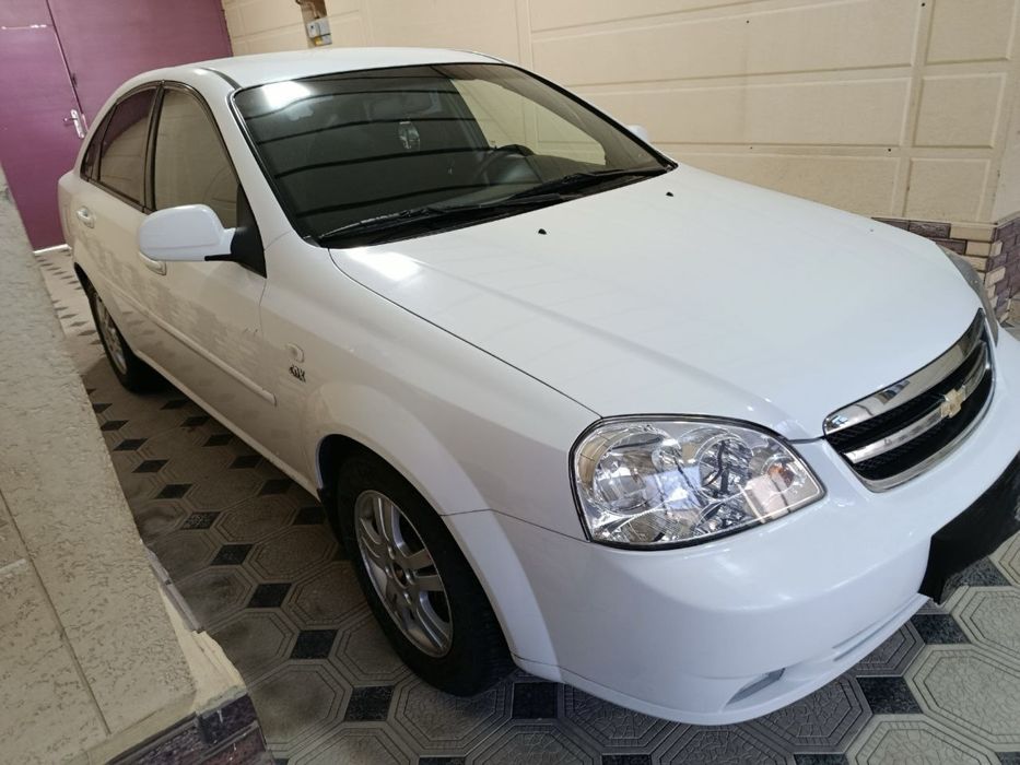 Продам Lacetti 1.8  2 поз