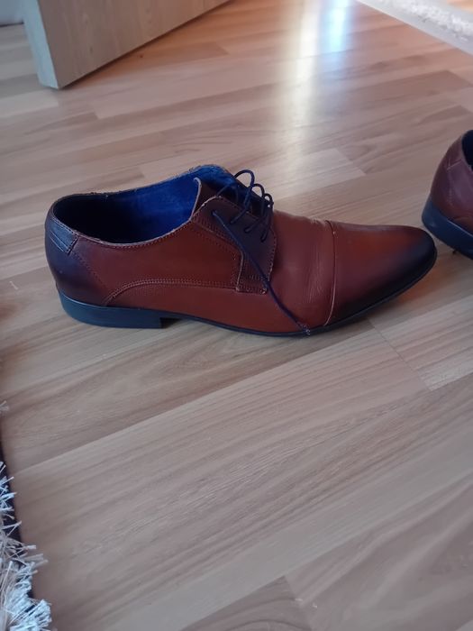 Vând pantofi de piele