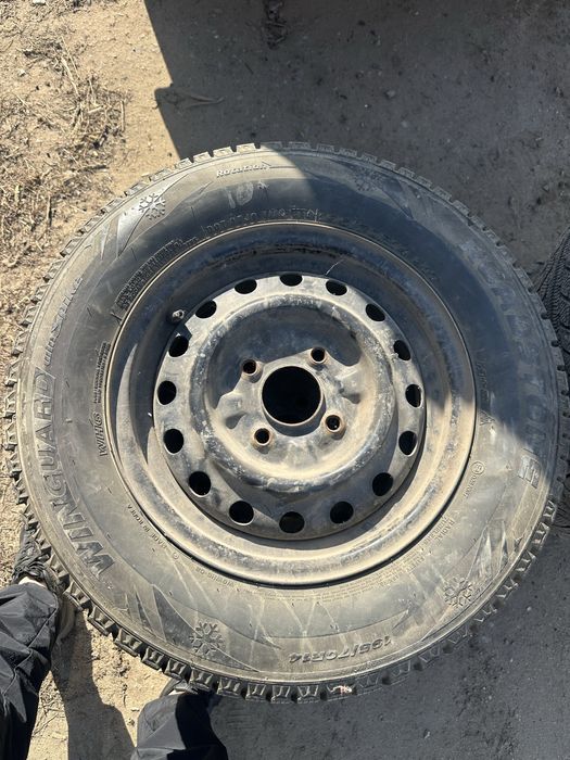 Продам шины с дисками на нисан