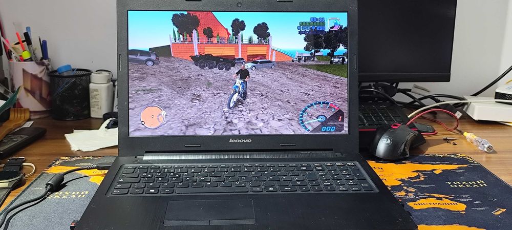 Laptop i5 8 GB DDR3 placa video dedicata 2 GB