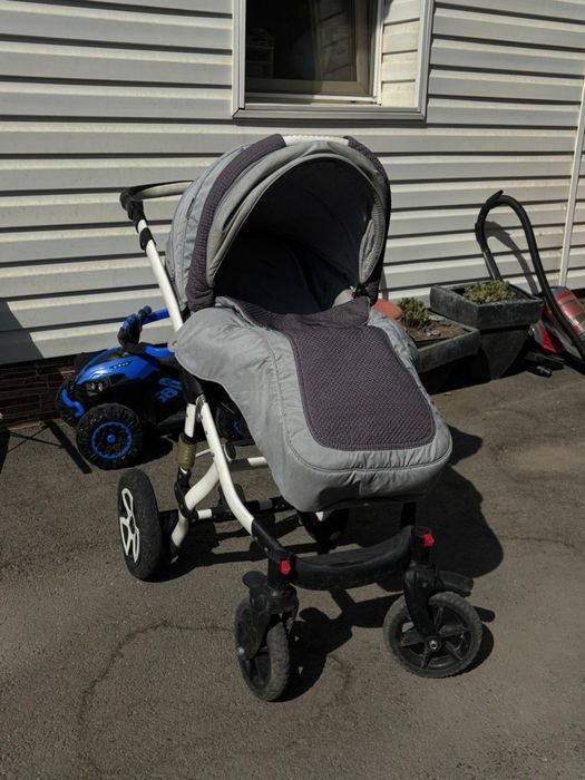 Детская коляска 3 в 1