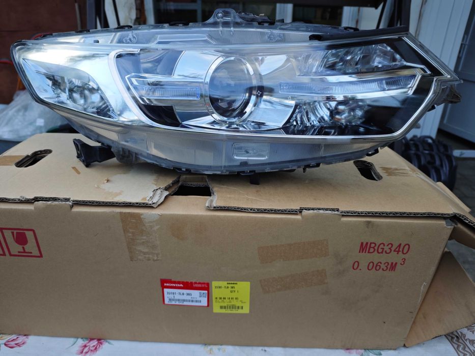 Set faruri cu xenon Honda Accord VIII
